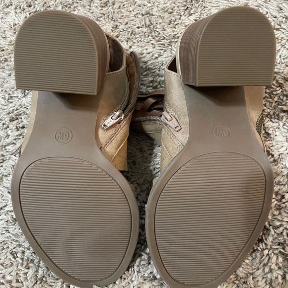 Universal Thread heels - Picture 4 of 5